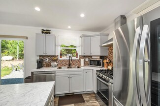 8 Eidelweiss Dr, Madison, NH 03849