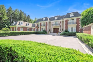 1111 Stoddart Ct, Matinecock, NY 11560