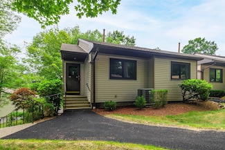118 Village Rd Unit A, Yorktown Heights, NY 10598