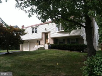 8 Roberts Dr, Cherry Hill, NJ 08003