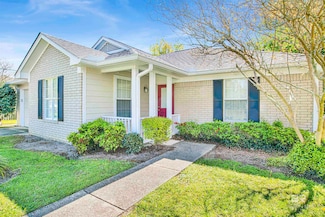 38 Hoffren Dr, Fairhope, AL 36532