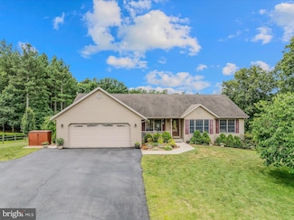 81 Fairview Oaks Ln, Berkeley Springs, WV 25411