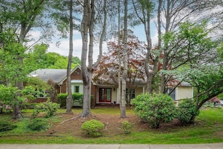 1 Ledgewood Cir, East Setauket, NY 11733
