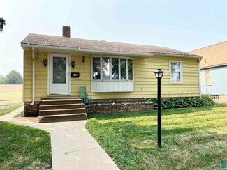 818 5th St S, Virginia, MN 55792
