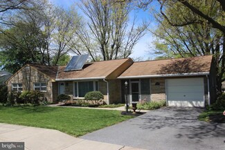 921 High St, Akron, PA 17501