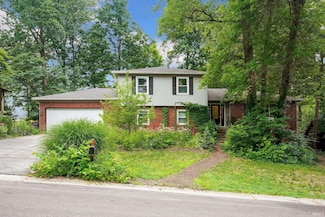2426 S Cottonwood Cir, Bloomington, IN 47401