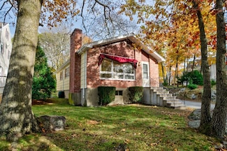 32 Staaf Rd, Saugus, MA 01906