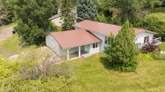 201 Yatsin Ave, Center, ND 58530