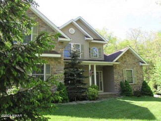 121 Blueridge Ln, Lords Valley, PA 18428