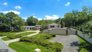10111 Iron Gate Rd, Potomac, MD 20854