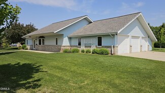 821 Aspen Dr, Oakes, ND 58474