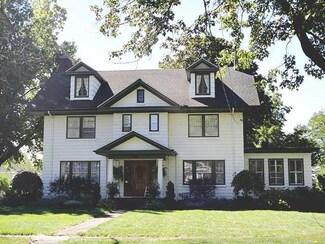 1009 W Center St, Medina, NY 14103