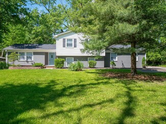 8204 Red Bud Ln E, Indianapolis, IN 46256