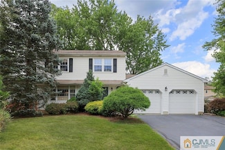 19 Dogwood Dr, North Brunswick, NJ 08902