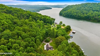 444 Chapman Village Dr, Lafollette, TN 37766