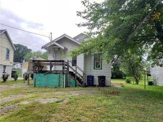 110 E Gray St, Des Moines, IA 50315