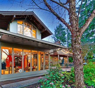 9211 NE 40th St, Yarrow Point, WA 98004
