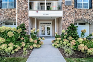 603 Brookside Ct Unit 603, Newtown, CT 06470