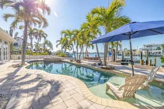 11160 8th St E, Treasure Island, FL 33706