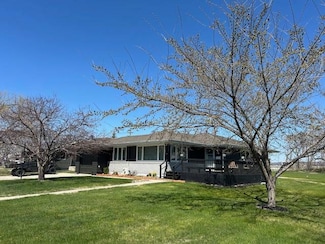 221 1st St E, Bottineau, ND 58318