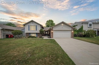 18333 Ash Creek Dr, Macomb, MI 48044