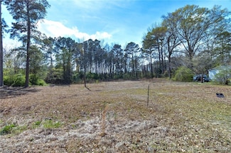 595 Shaw Rd, Saint Pauls, NC 28384