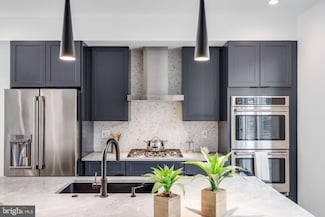 2139 League St, Philadelphia, PA 19146