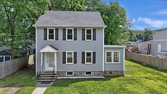 6 Henry St, Bethel, CT 06801