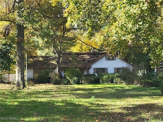 5708 Lewis Rd, Olmsted Falls, OH 44138