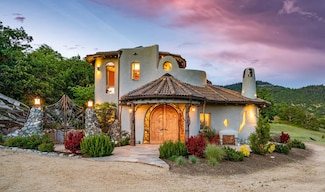 2700 N Valley View Rd, Ashland, OR 97520