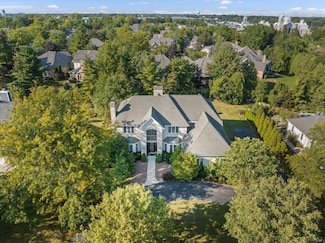 15W521 81st St, Burr Ridge, IL 60527