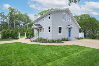1 Lynnwood Ct, Hampton Bays, NY 11946