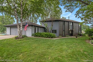 983 Artdale Dr, White Lake, MI 48383