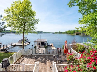 224 N Shoreline Dr, New London, NC 28127