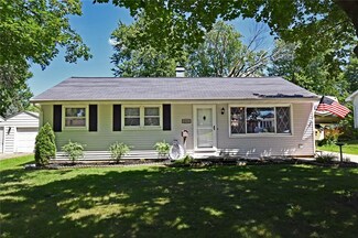 211 8th Ave, Hiawatha, IA 52233