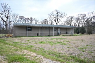 390 Bayou Estates Ln, Marksville, LA 71351