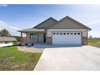 655 11th St SW, Bandon, OR 97411