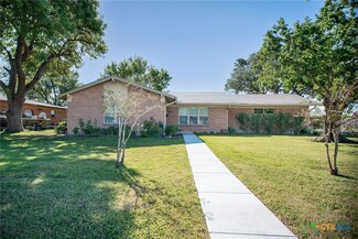 2112 Larry Dr, Port Lavaca, TX 77979
