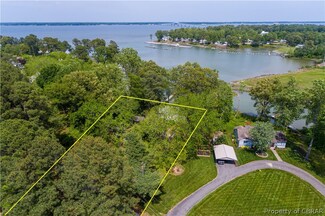 328 Eubank Landing Rd, Topping, VA 23169