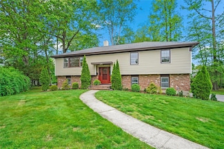150 Maywood Rd, New Rochelle, NY 10804