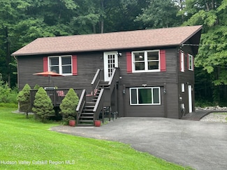 992 Old Post Rd, New Paltz, NY 12561