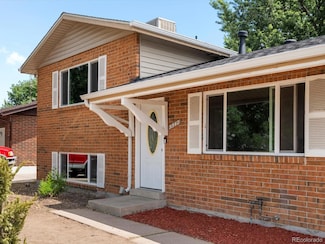5542 Crown Blvd, Denver, CO 80239
