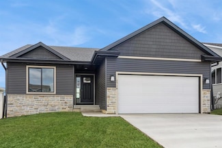 2718 22nd St SW, Altoona, IA 50009