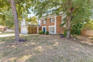 6864 Dogwood Ct, North Richland Hills, TX 76182