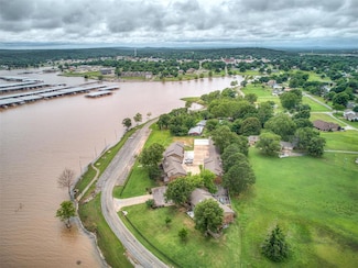 7023 Lakeshore Dr, Eufaula, OK 74432