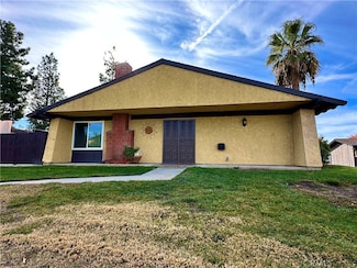 416 E Thornton Ave, Hemet, CA 92543