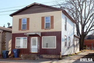125 E Bryant St, Walcott, IA 52773