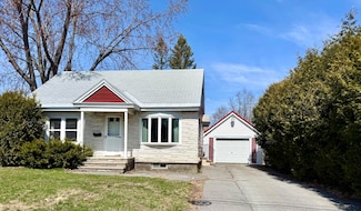 25 Sterling St, Waterville, ME 04901
