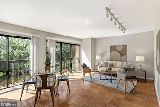 1001 26th St NW Unit 402, Washington, DC 20037