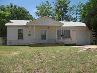 2240 NW Pollard Ave, Lawton, OK 73505